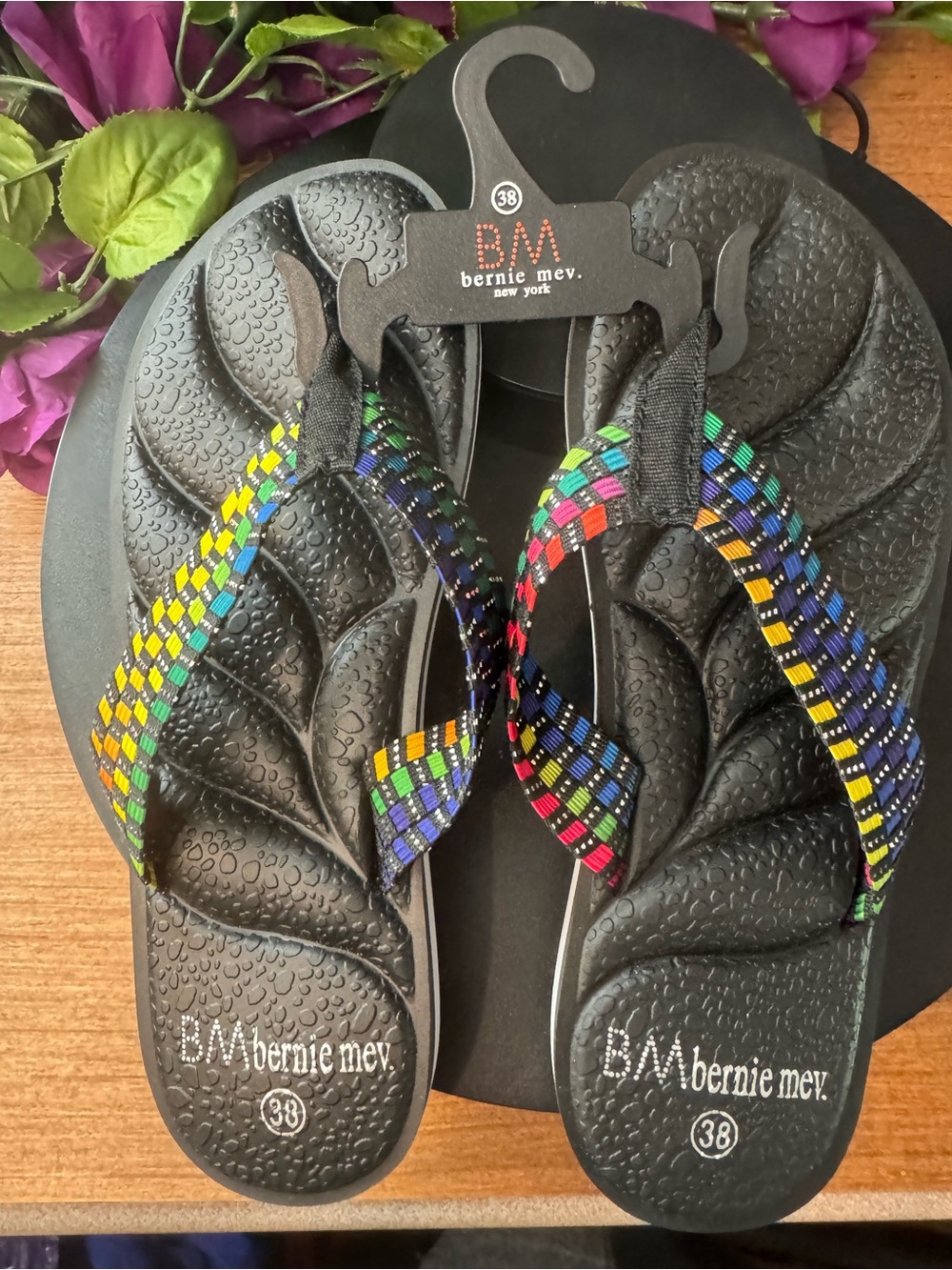 New bernie mev. Laguna Flip Flop Sandal Multi Weave Size 7.5 EU 38